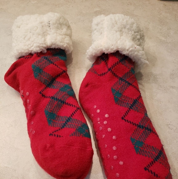 Very pretty, soft, red plaid Old Navy slipper socks with fleece lining. New. - Picture 4 of 4